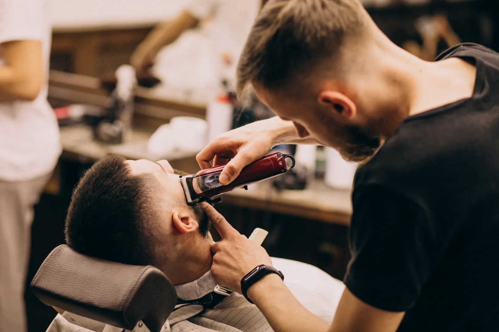 Como cuidar da barba corretamente (guia completo para homens)
